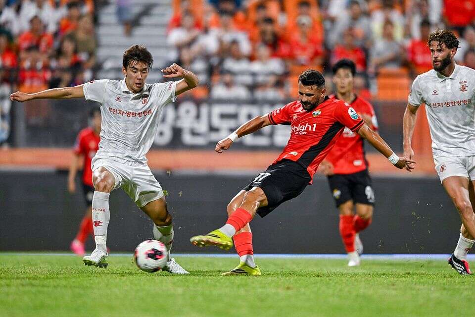 עבדאללה חליחל בפעולה , Gangwon FC