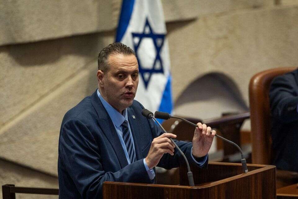 סערה בעולם הקולנוע. השר מיקי זוהר ,