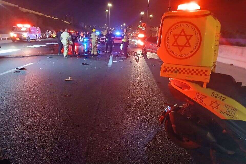 זירת התאונה בכביש 431 , מד"א