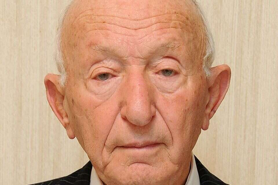 שרד את גטו לודז' ואת אושוויץ, ואיבד את מרבית משפחתו בשואה. יהודה אהרן וידבסקי , יד ושם, רשות הזיכרון לשואה ולגבורה