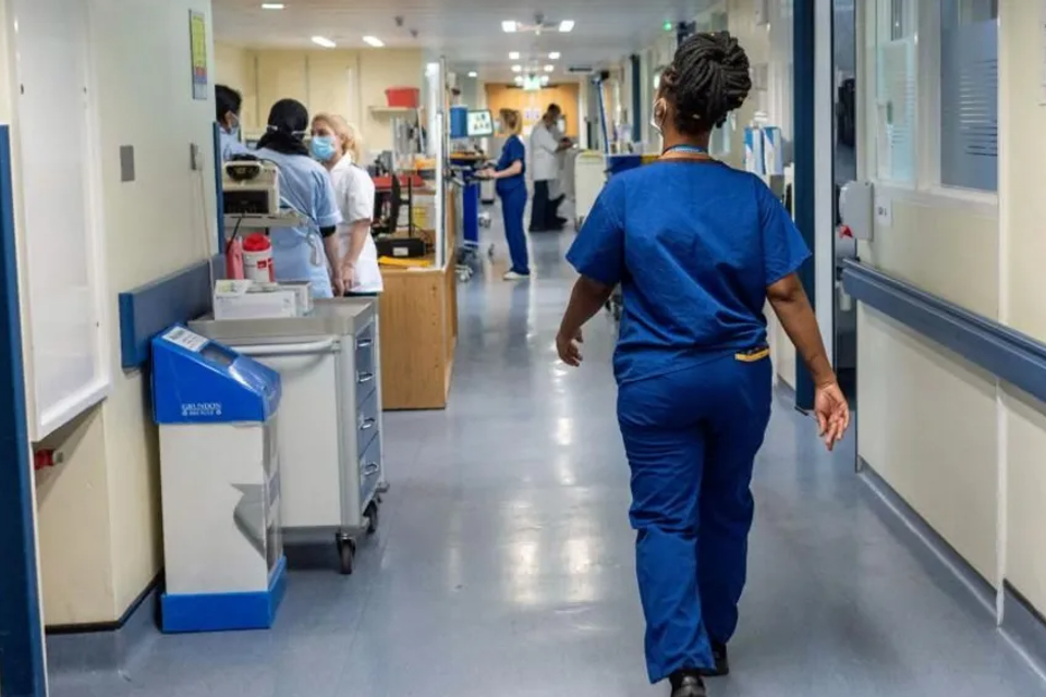 הסרט ש"חושף את הריקבון האנטישמי בלב ה-NHS" , מערכת הבריאות הלאומית בריטניה
