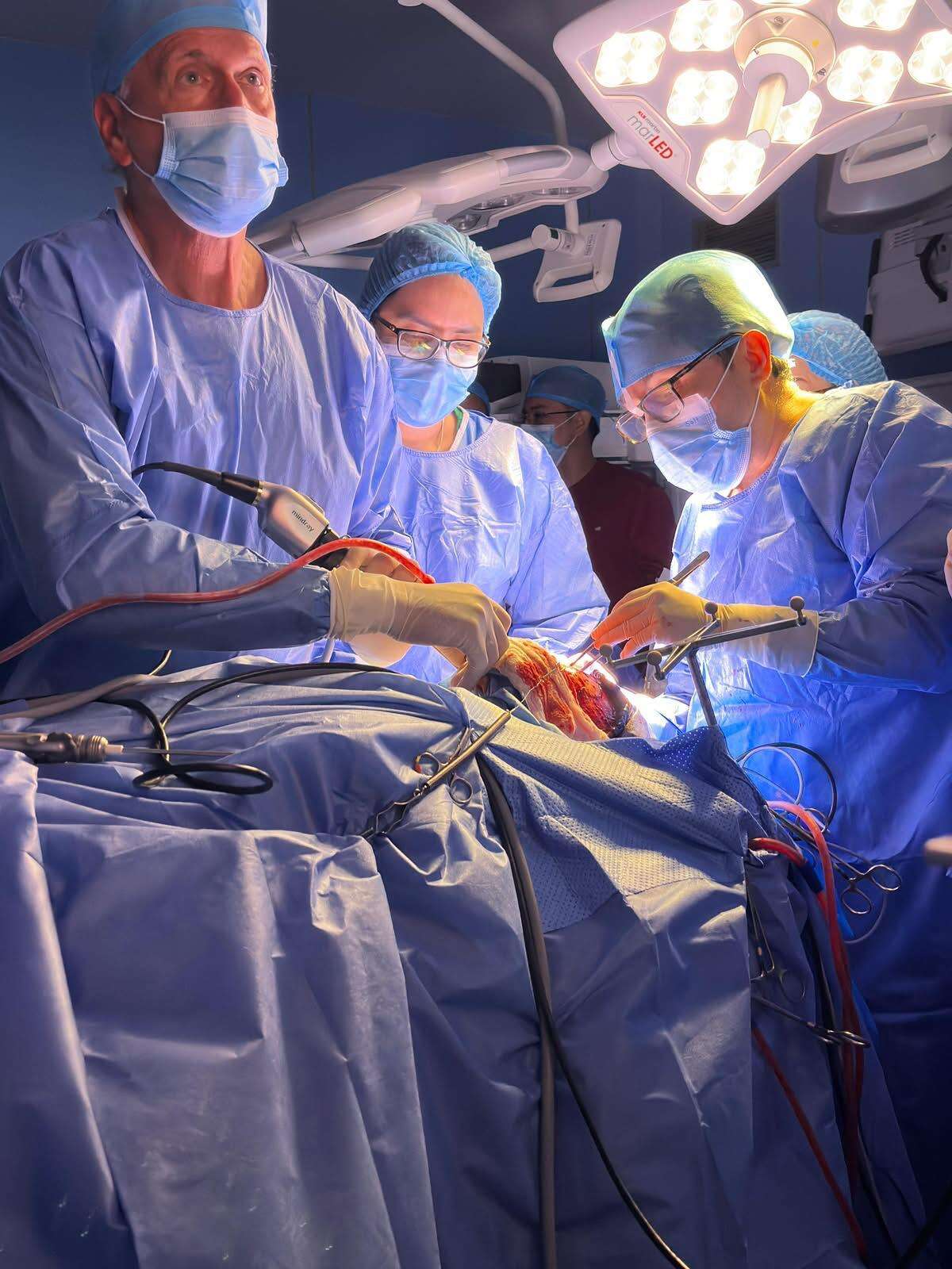 Israeli doctor saves the life of a patient in Ecuador