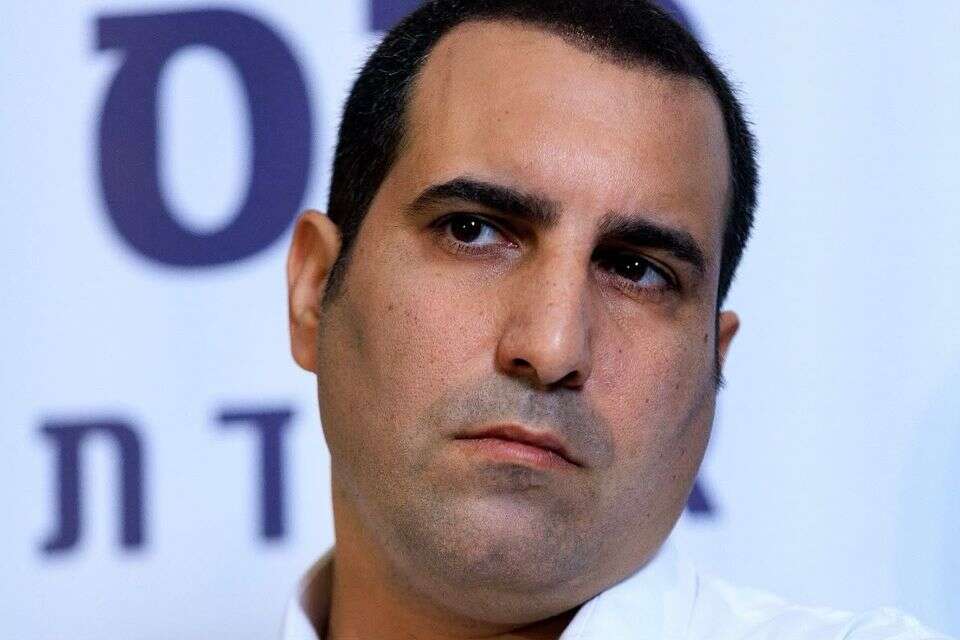 ירון אברהם מגיב לשמועות על קשר ליוצר הסרט "נז"א , משה שי