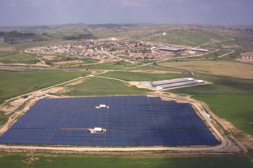 שדה סולארי משולב הגירה בלהב , EDF power solutions