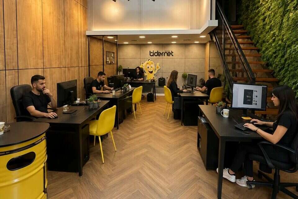 צוות בידרנט במשרדי המשרד בחיפה ,