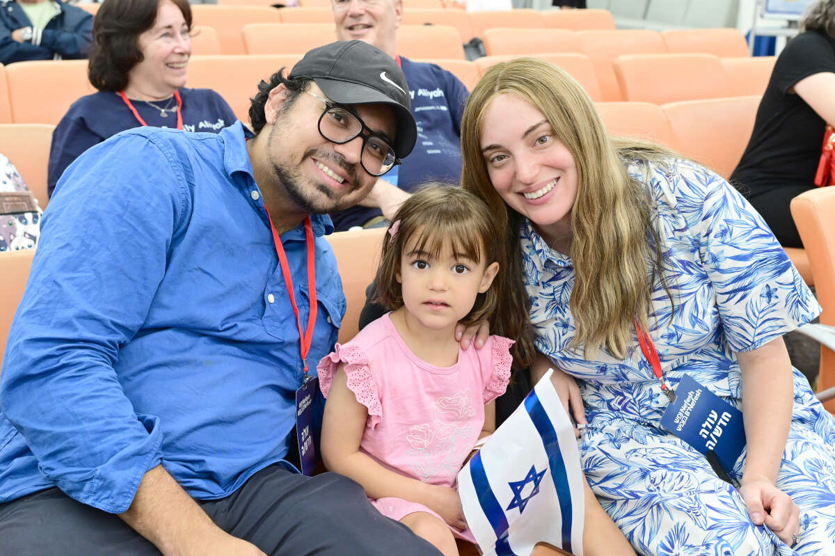 העולים החדשים בני הזוג זנגר , יוסי זליגר