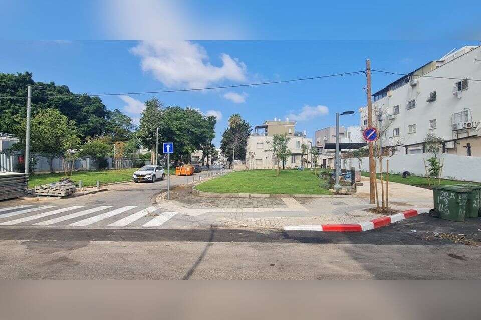 שכונה בדרום תל אביב , טל אלמוג