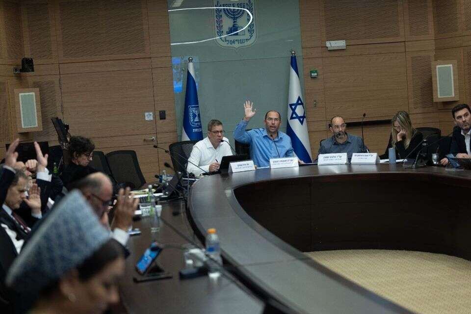 שיתוף הפעולה בין הקואליציה לאופוזיציה יצלח? הדיון בוועדת החוקה על הצעת החוק , אורן בן חקון