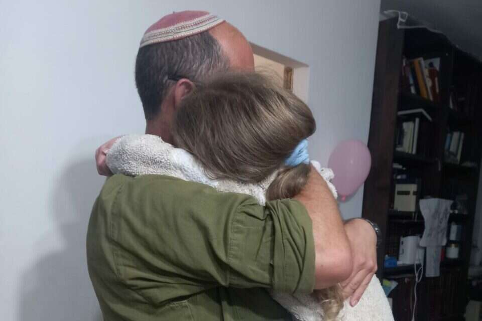״הלוחם שעומד מולך הוא לא האירוע. האירוע הוא האישה והילדים שנמצאים בבית" , ללא