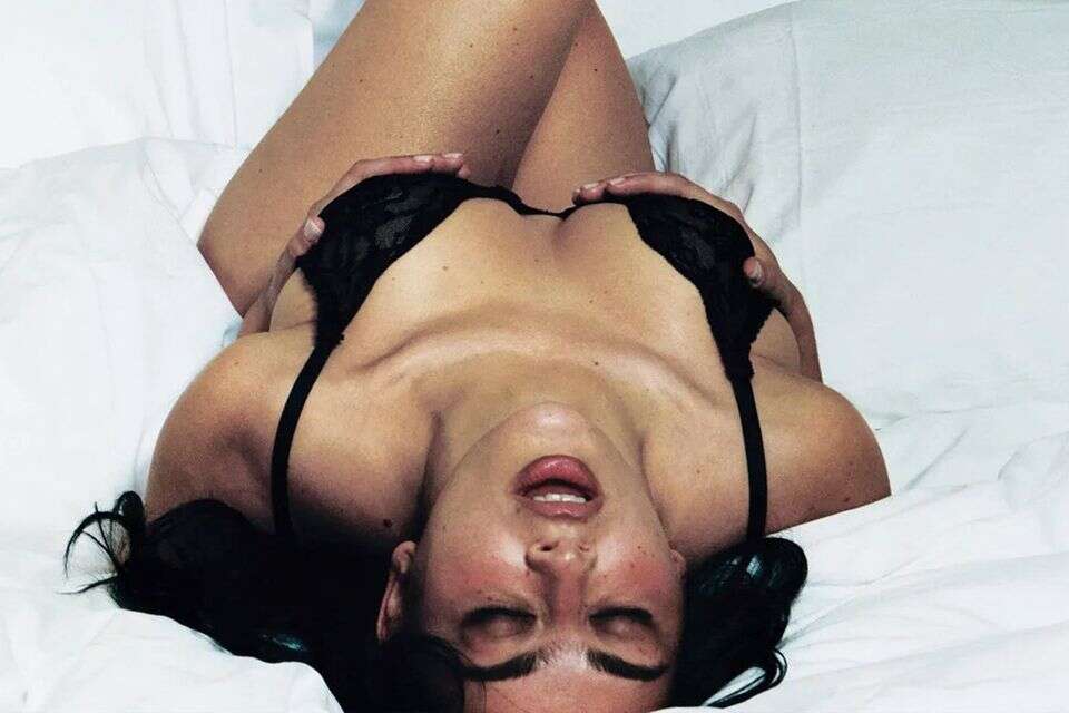 צ'ארלי XCX על שער פלייבוי , Aidan Zamiri/Playboy