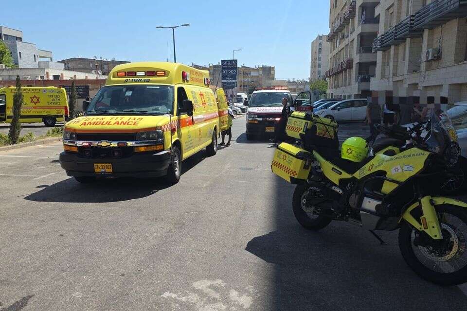 ילד כבן שנתיים במצב אנוש, לאחר שנפל מגובה רב , דוברות מד"א