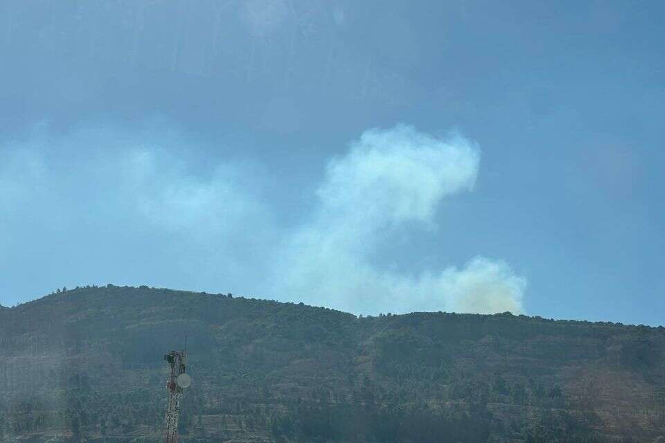 עשן מיתמר בגבול הצפון.
, שימוש לפי סעיף 27א לזכויות יוצרים