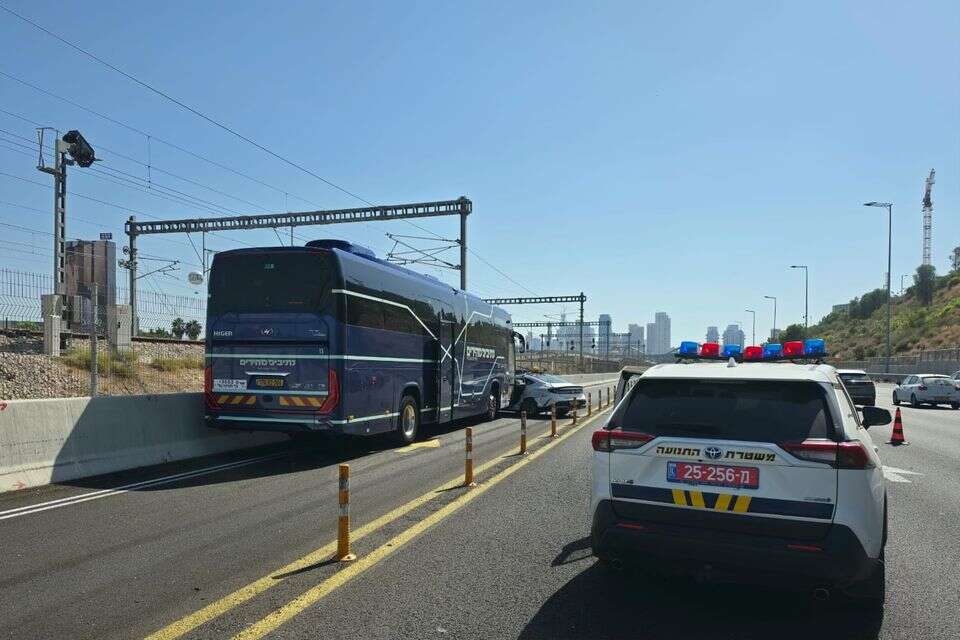 זירת התאונה בין האוטובוס למונית בקק"ל , דוברות המשטרה