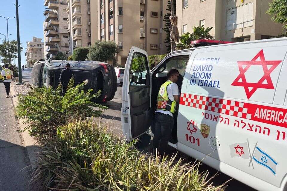 התהפכות רכב בנתניה , מד"א