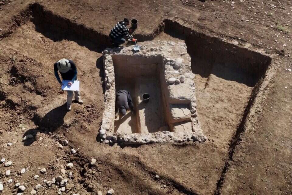 גילויו של המקווה סיפק עדות לקיומו של יישוב יהודי מתקופת בית שני , אמיל אלג'ם, רשות העתיקות