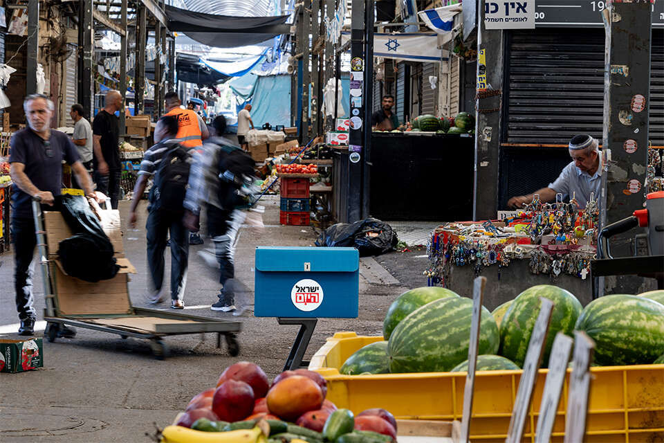 היה גם מי שהצביע לאללה. הקלפי בשוק רמלה , נעמה שטרן