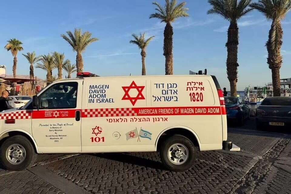 אמבולנס של מד"א בחוף הים באילת (ארכיון) , תיעוד מבצעי מד"א