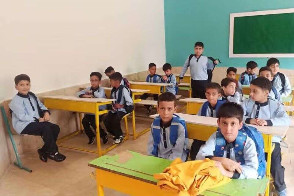 תלמידי בית ספר יסודי באיראן , ללא