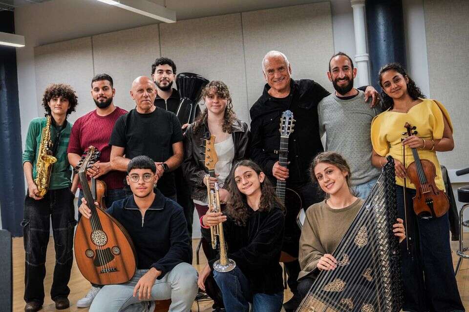 התזמורת עם דויד ברוזה , נתנאל דישי