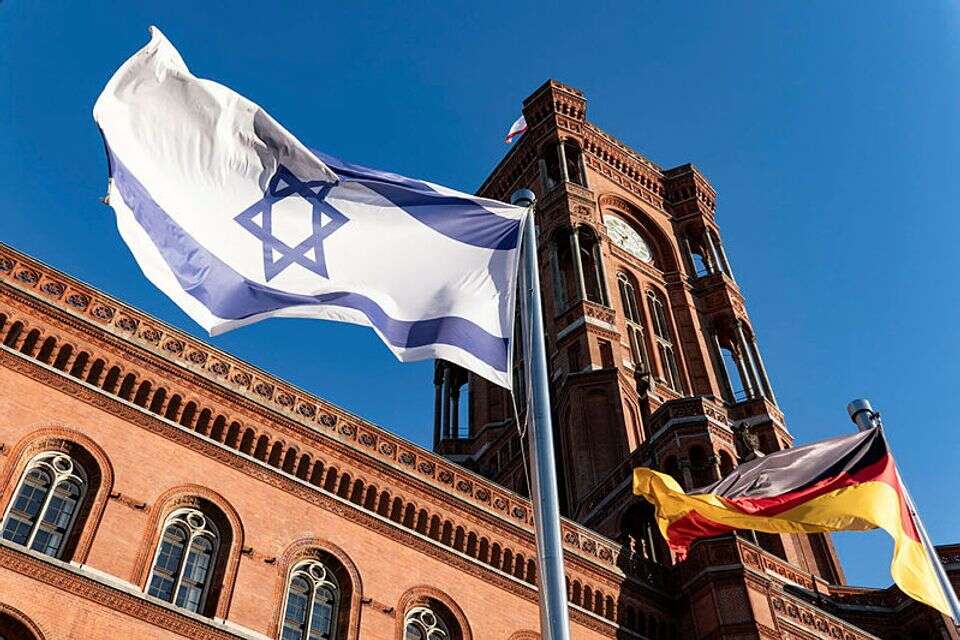 דגלי ישראל וגרמניה בברלין , אי.אף.פי