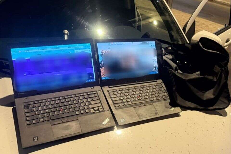 המחשבים שנתפסו אצל החשוד בפריצה לבית הקפה , דוברות המשטרה