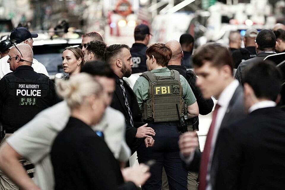 סוכני FBI , רויטרס