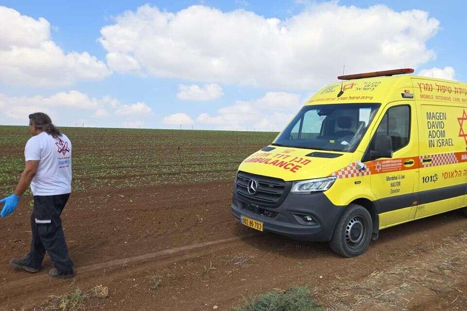 משאית התהפכה סמוך לנחלה, גבר בן 40 במצב בינוני , תיעוד מבצעי מד"א