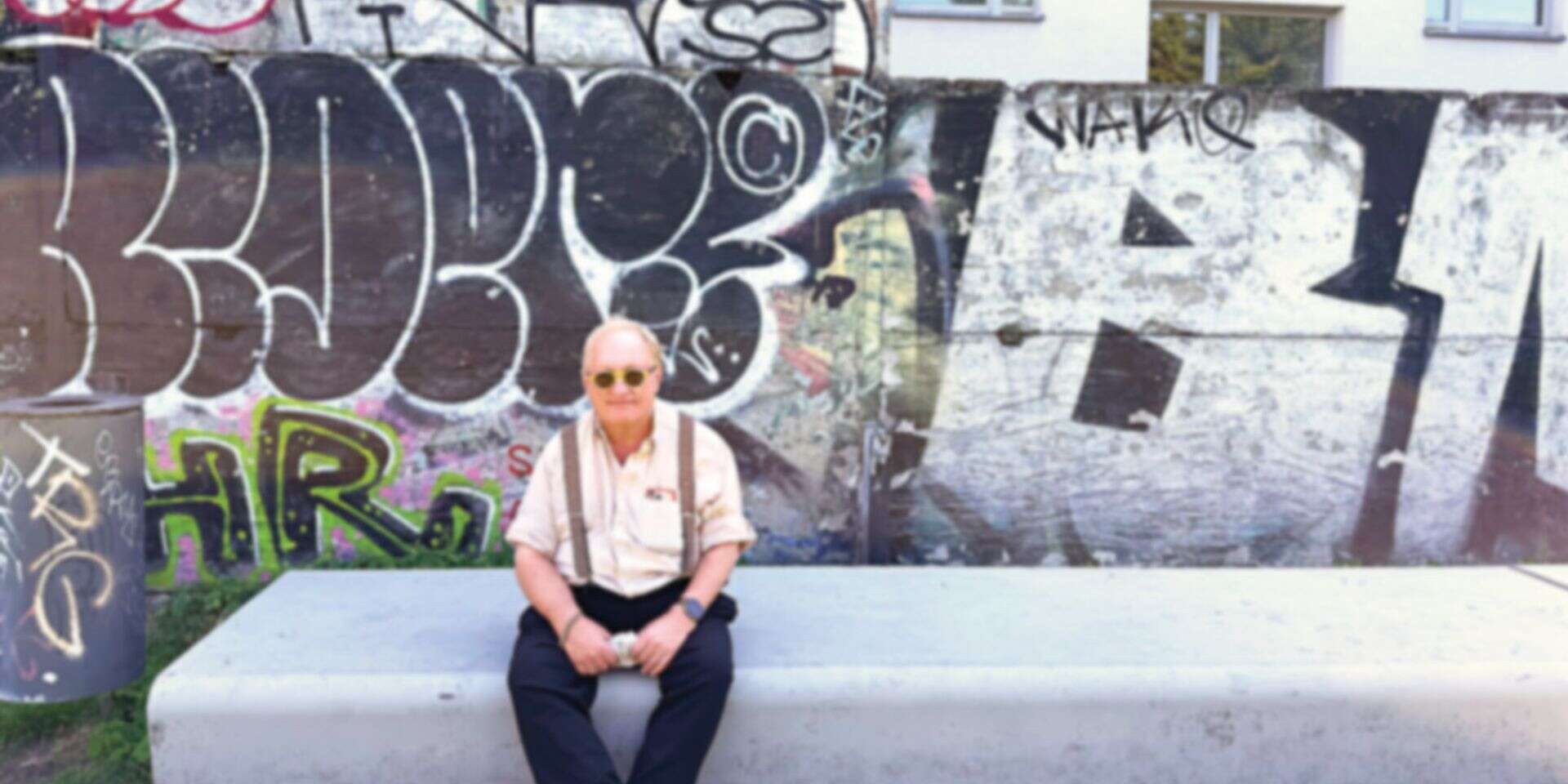 טוביה למרגלות "הכותל הגרמני" , איזי טננבום