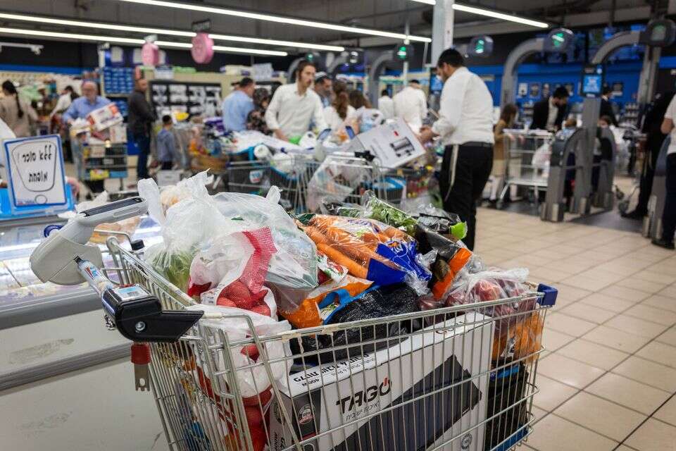 עגלת הסופר של אושר עד , אורן בן חקון