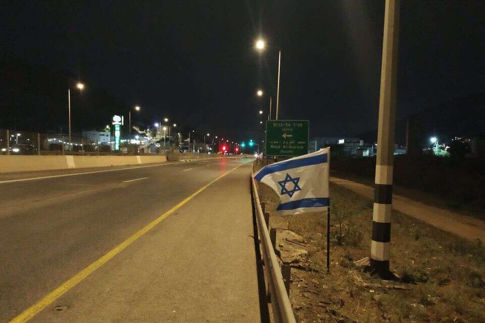 דגל ישראל בכניסה למג'דל אל-כרום , ללא קרדיט