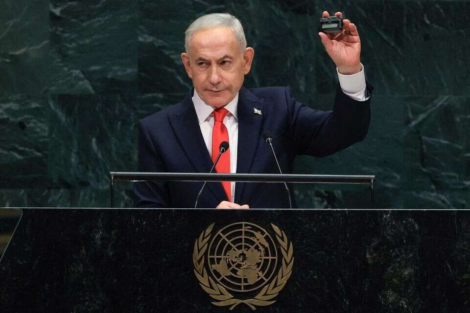 נתניהו עם הביפר , AFP