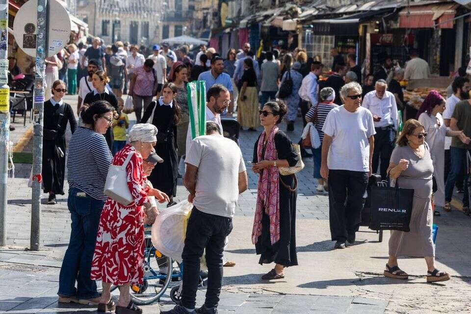 קניות בשוק מחנה יהודה לקראת חג סוכות , אורן בן חקון