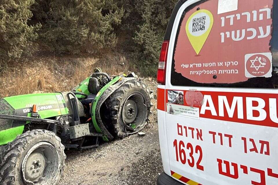 הטרקטור סמוך לזירה בה התרחשה התאונה , תיעוד מבצעי מד"א