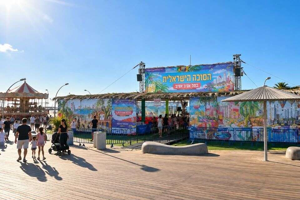 סוכה בנמל תל אביב , נמל תל אביב