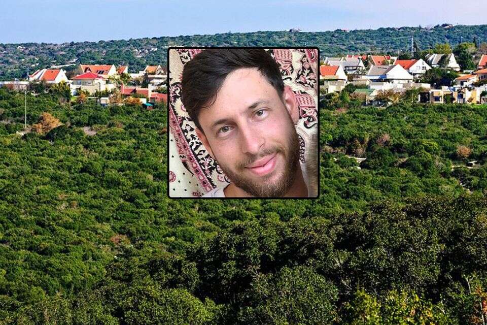 נדב קלי. ברקע: הר חלוץ , שימוש לפי סעיף 27א לחוק זכויות יוצרים