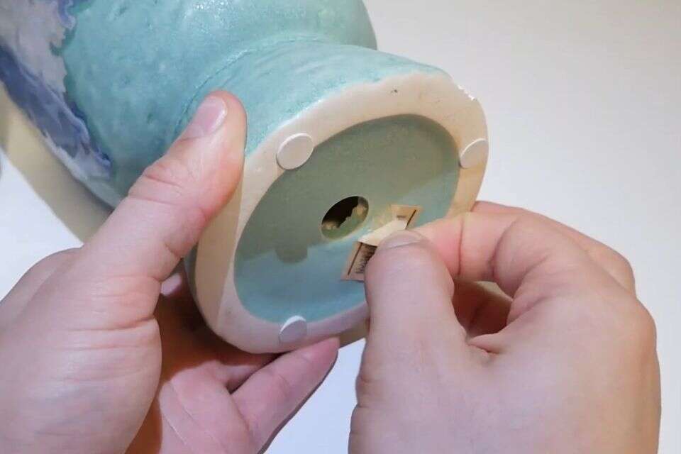 גירוד מדבקה מכלי חרסינה , .