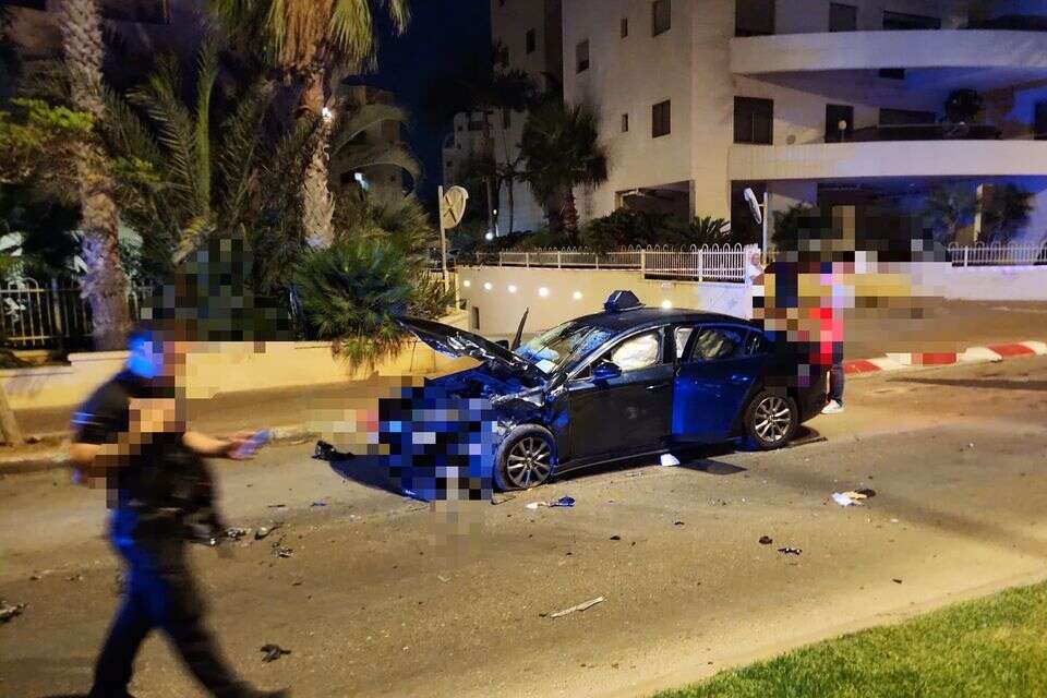 התאונה החריגה בנתניה. נהג סרב לעצור לבדיקה, התנגש בניידת ופצע שוטר , ללא