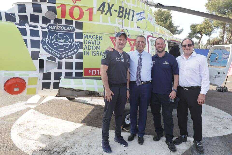 ד"ר אבישי ניומן, ד"ר אהרון אלדר, ראש עיריית ירושלים משה לאון, ואלי רואו נשיא הצלה אייר , מורג ביטן