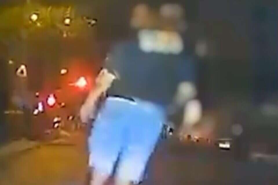 שני חשודים נמלטים עם אקדח טעון בכיס , דוברות המשטרה