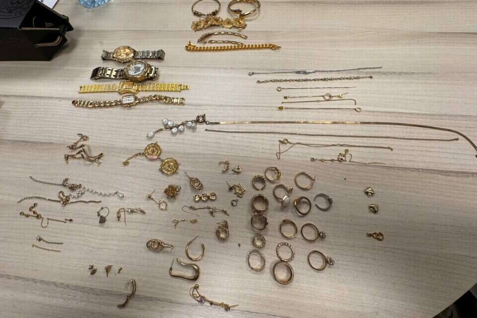 התכשיטים שנגנבו ואותרו על ידי המשטרה , דוברות המשטרה