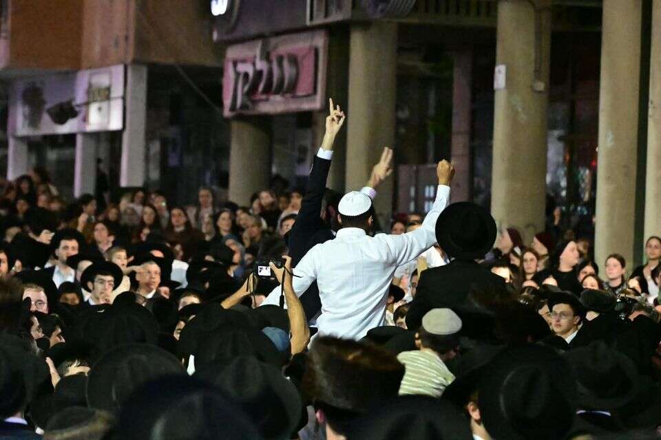 חרדים חוגגים את שחרור העריקים בבני ברק , יוסי זליגר