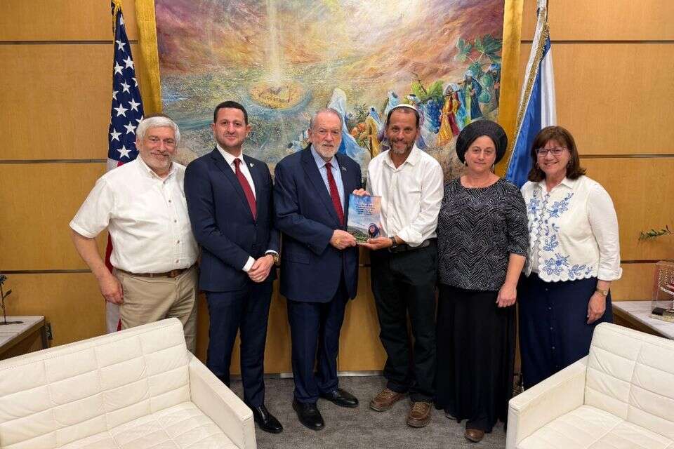 המפגש עם מייק האקבי , דוברות "פורום הביתה"