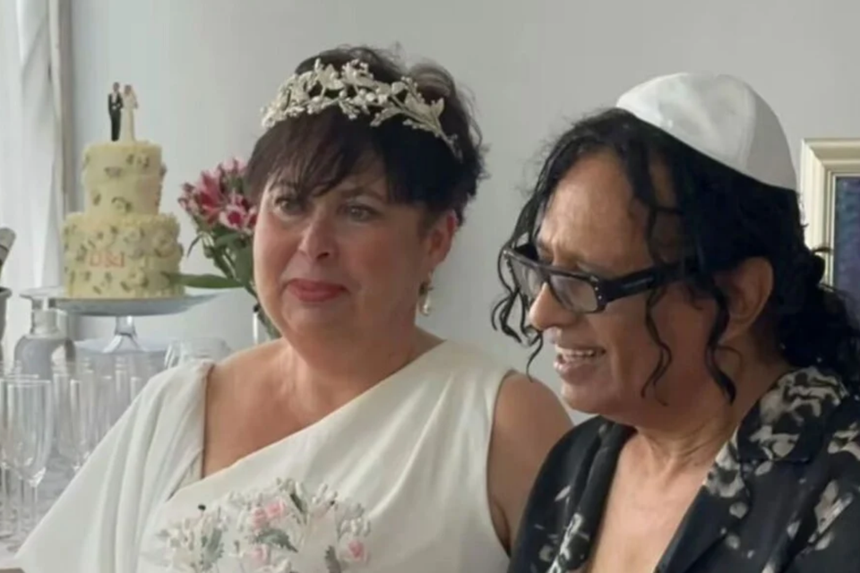 יזהר כהן ואשתו דיאנה צרפתי. התחתנו בשנת 2025  , לה ווי רוזנבלט , לפי סעיף 27 א'