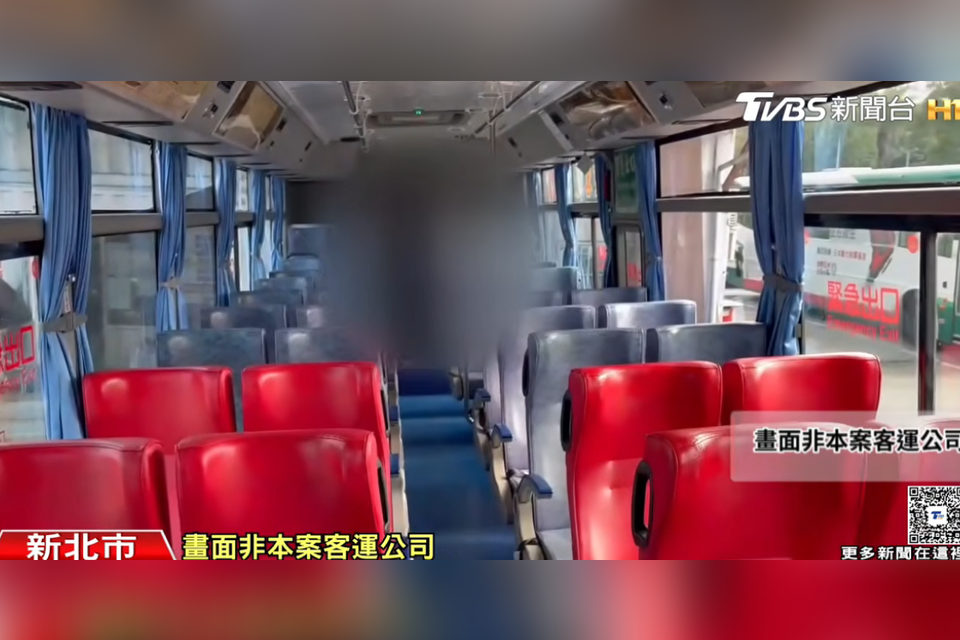 האוטובוס בו נמצא הגבר המבוגר , צילום מסך