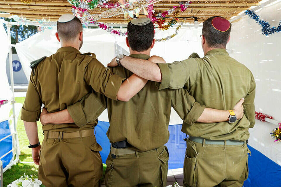 לוחמים, פצועים ומשפחה שכולה נפגשו כולם תחת סוכה אחת , יהושע יוסף