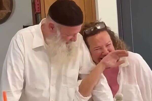 לא מוכן לעשות מזה צחוק. שולי רנד עם צופית גרנט , אינסטגרם