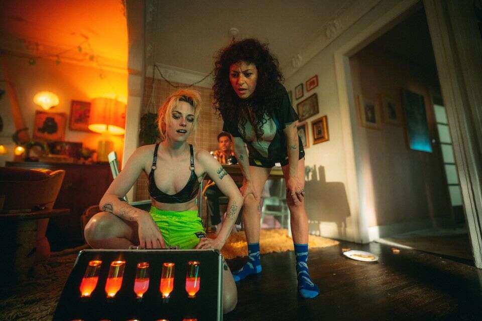 "שבורות" (The Wrong Girls) , סרטי יונייטד קינג