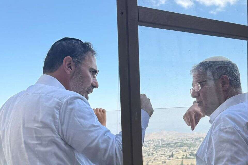 השר בן גביר ביקר בסוכתו של הנגיד אלימלך רובין בירושלים , 27א'