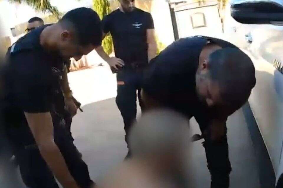 איים בסכין על בני משפחתו, השתולל בביתו ואיים על השוטרים שהגיעו למקום , דוברות המשטרה