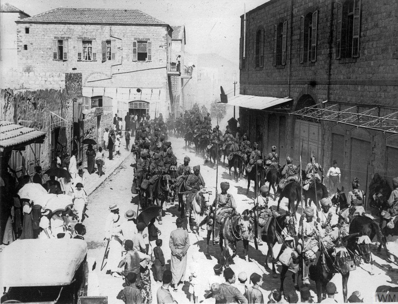 הפרשים ההודים ברחובות חיפה לאחר ששוחררה מידי העות'מאנים , .